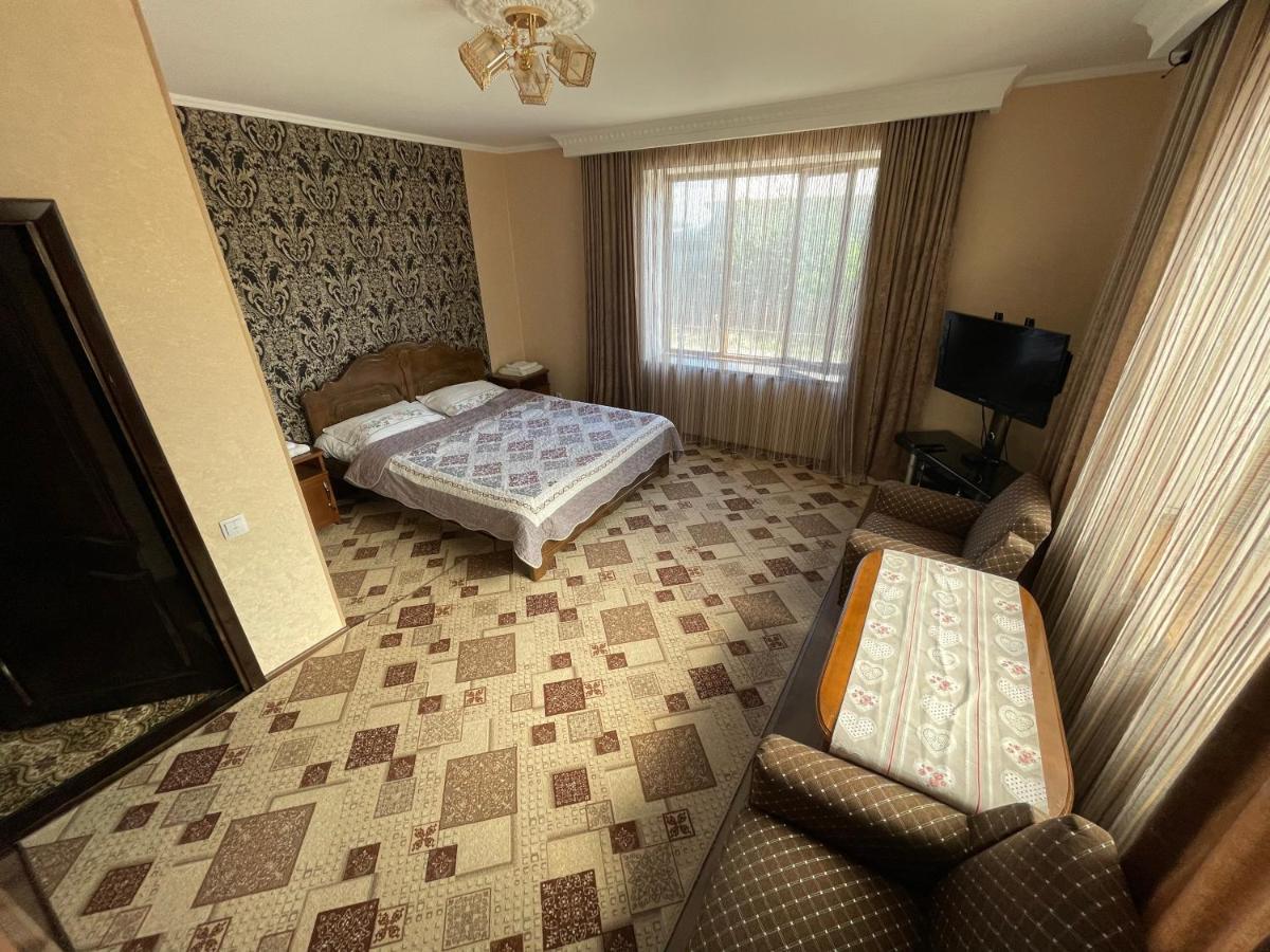 Guest House Eles Karakol Exterior photo
